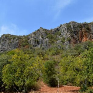 Rocha da Pena trail in Algarve, Portugal
