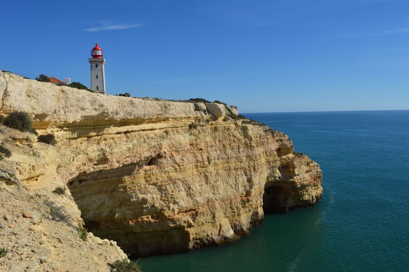 The Alfanzina Lighthouse: A Beacon of Light in the Algarve – shanomag