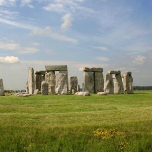 The Enigma of Stonehenge: Unveiling Ancient Wonders