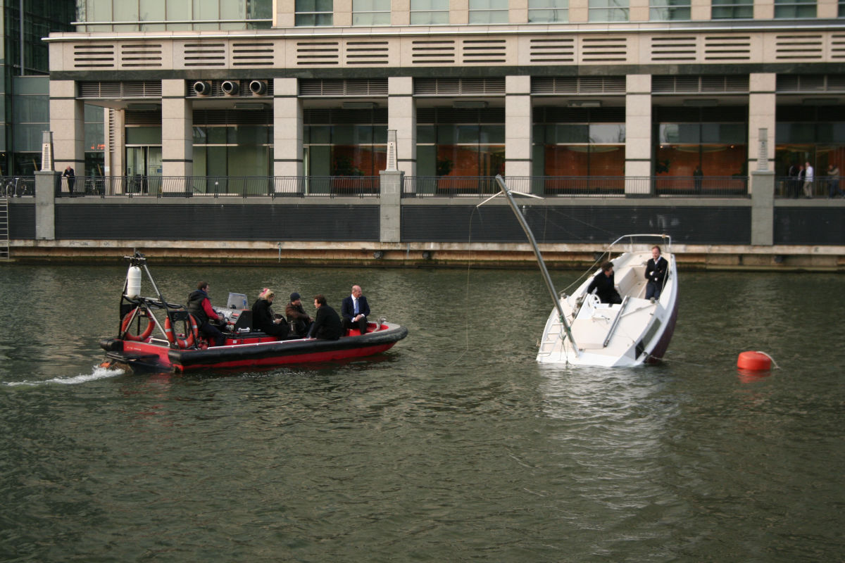 You are currently viewing Ephemeral Elegance of Julien Berthier’s Floating Yacht Sculpture at Canary Wharf