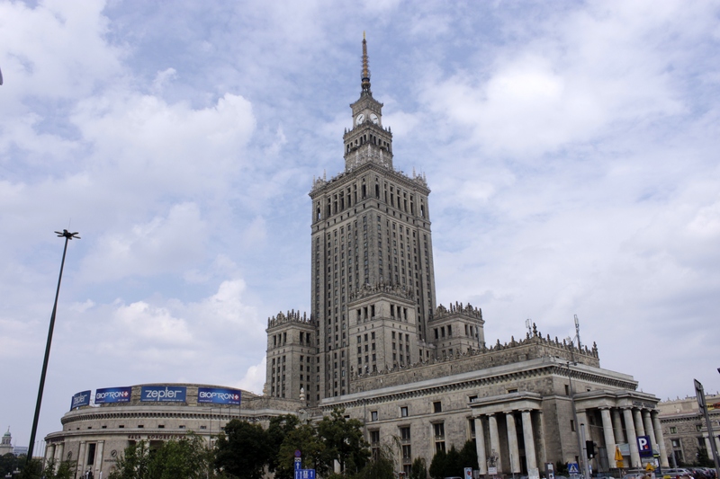 You are currently viewing Stalin’s Wedding Cake: Warsaw’s Most Controversial Landmark