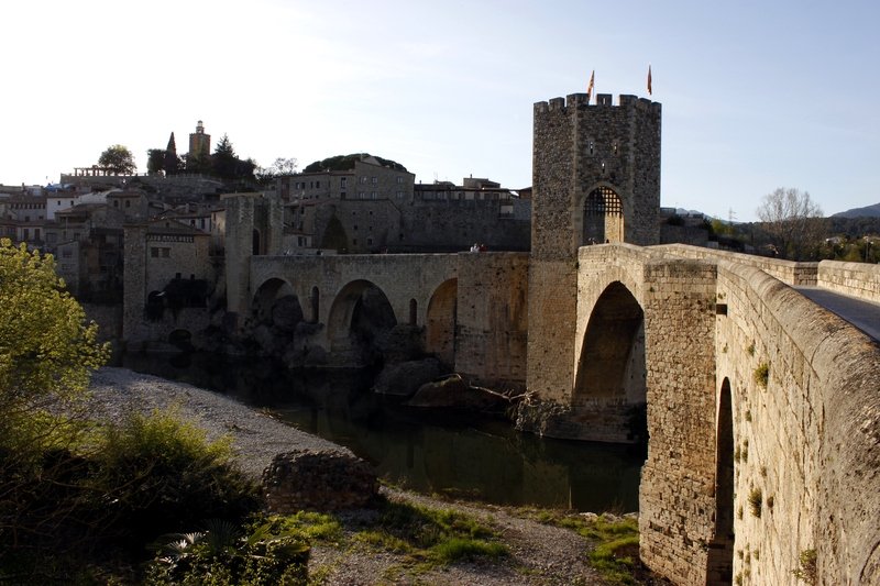 You are currently viewing Besalu – An Epic Medieval Town Frozen in Time