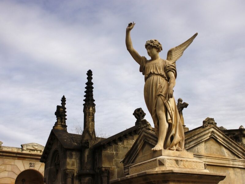 The Kiss of Death & Other Wonders Inside Cementiri del Poblenou