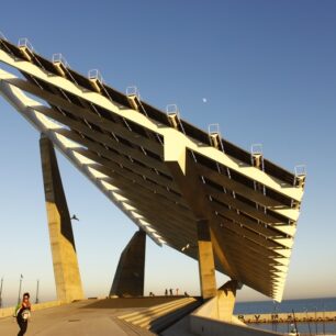 Port Fòrum Barcelona: Waves, Modern Architecture and Hidden Coastal Adventures